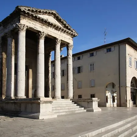 アパート Jadranka プーラ